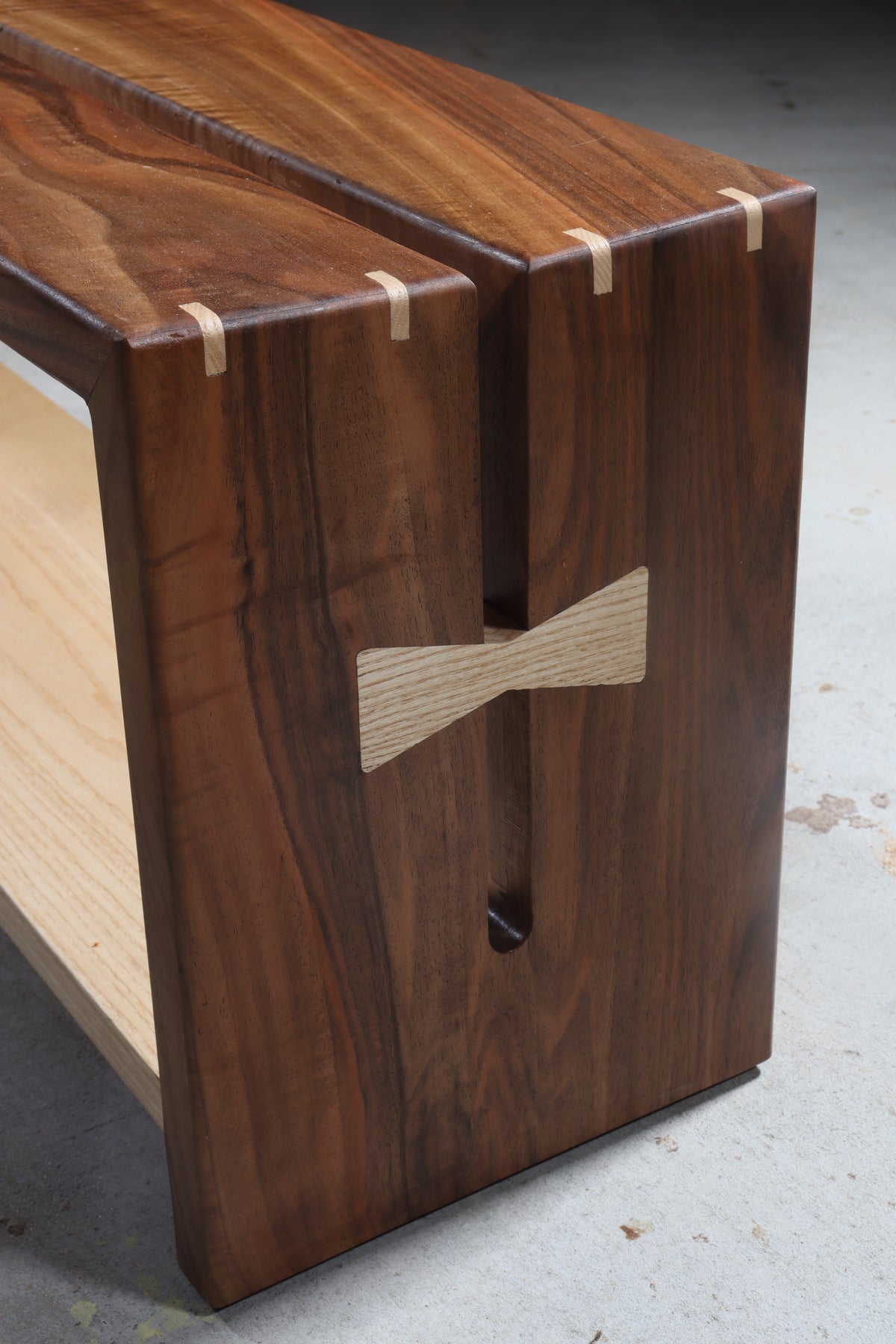 Suture bench