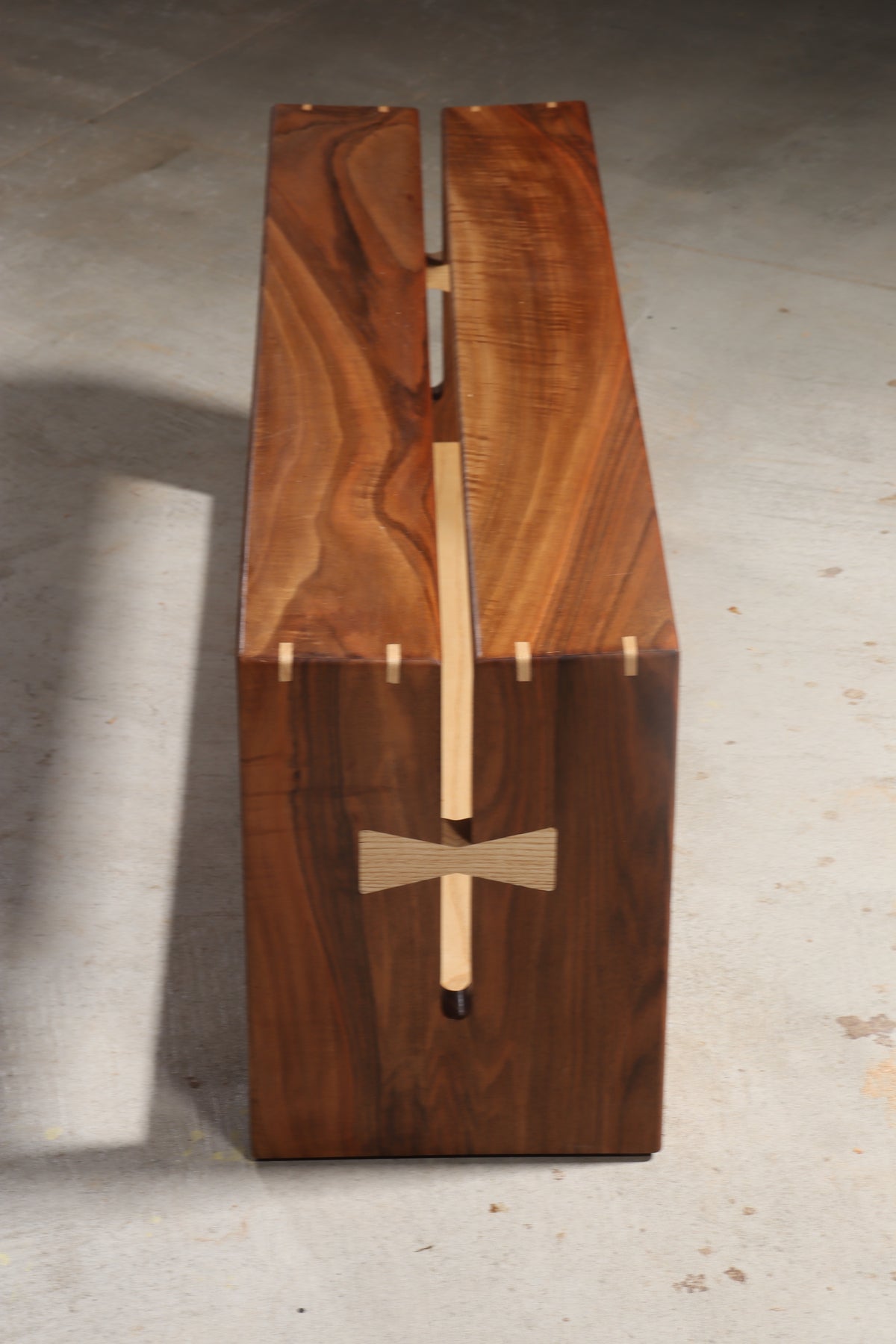 Suture bench