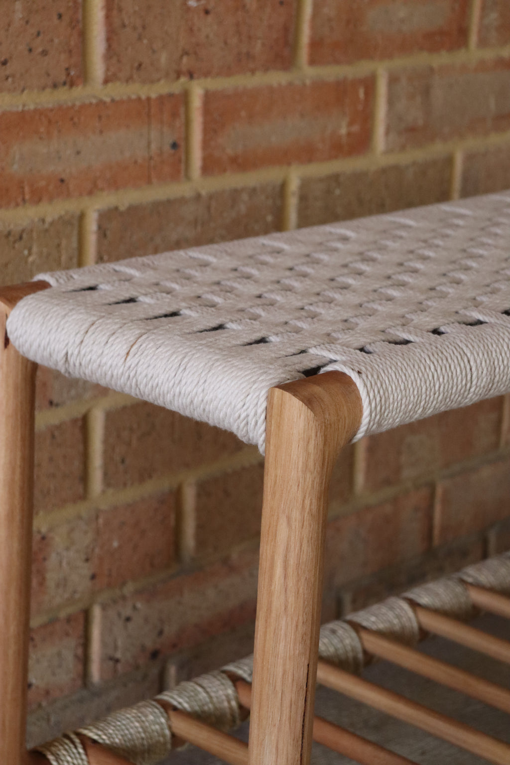 Weaved bench white